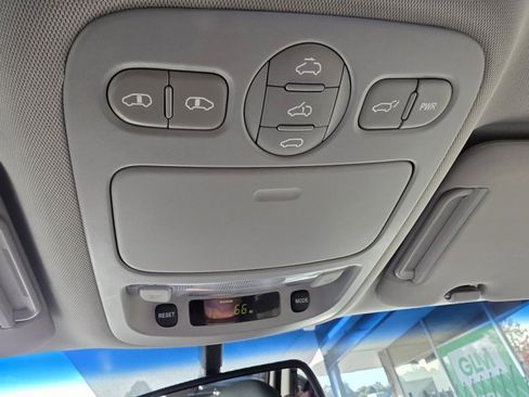 Used 2012 Kia Sedona EX w/ Luxury Pkg image 25