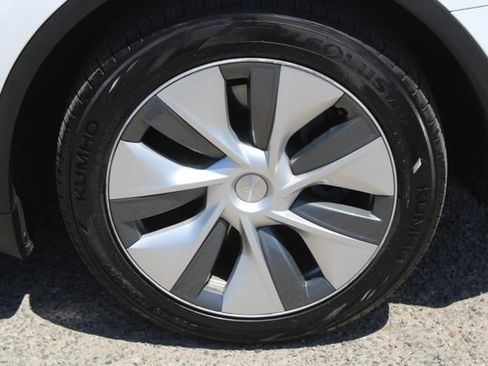 Used 2023 Tesla Model Y Long Range AWD/4WD image 10