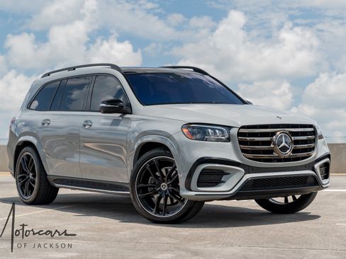 Used 2024 Mercedes-Benz GLS 450 4MATIC w/ AMG Line Exterior image 2