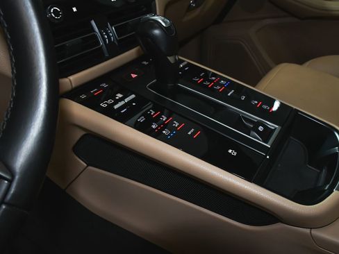 Used 2023 Porsche Macan AWD/4WD image 37