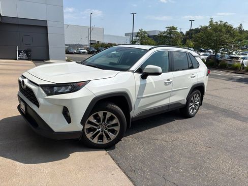 Used 2021 Toyota RAV4 XLE Premium AWD/4WD image 3