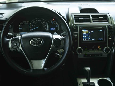 Used 2013 Toyota Camry SE FWD image 19