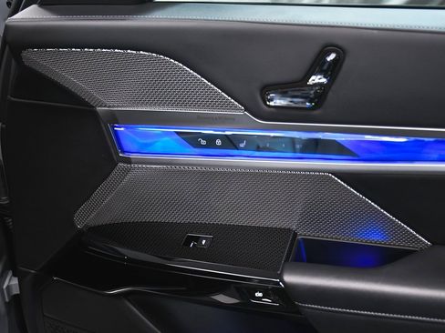 Used 2025 BMW 740i image 31