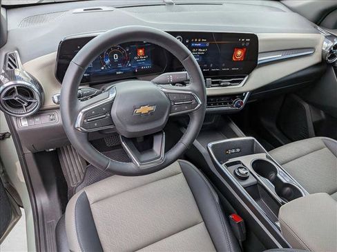 Used 2026 Chevrolet Equinox LT w/ Convenience Package II image 10