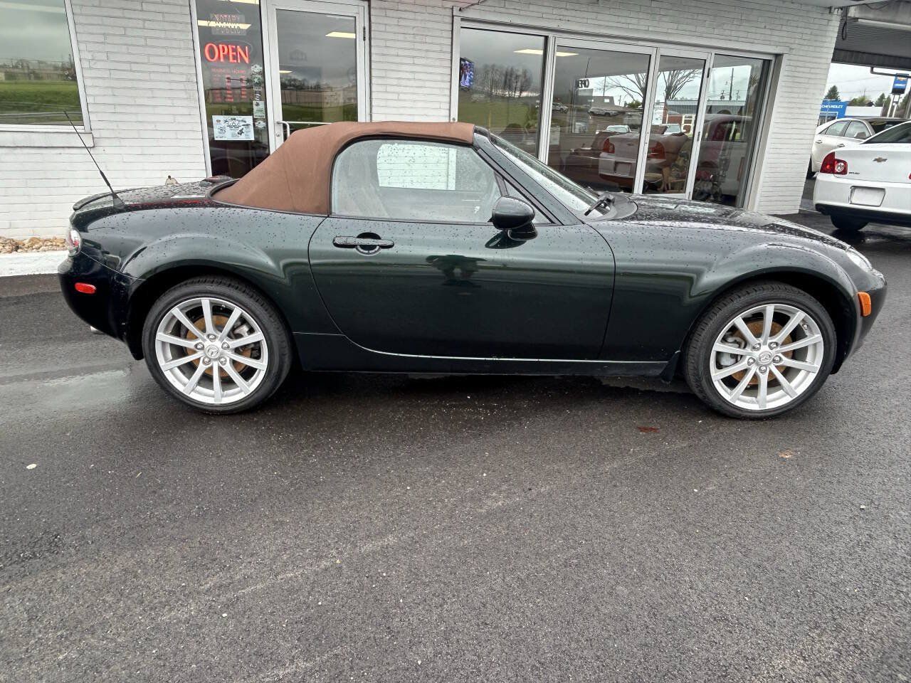 Used 2008 MAZDA MX-5 Miata Grand Touring w/ Premium Pkg RWD image 3
