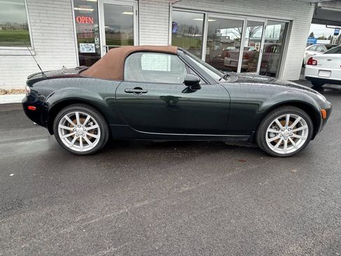 Used 2008 MAZDA MX-5 Miata Grand Touring w/ Premium Pkg RWD image 3