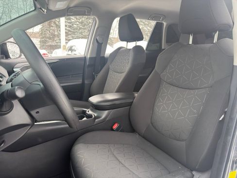 Used 2021 Toyota RAV4 XLE image 27