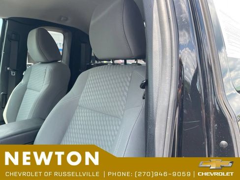 Used 2022 Toyota Tacoma SR5 w/ SR5 Appearance Package (SM) AWD/4WD image 5