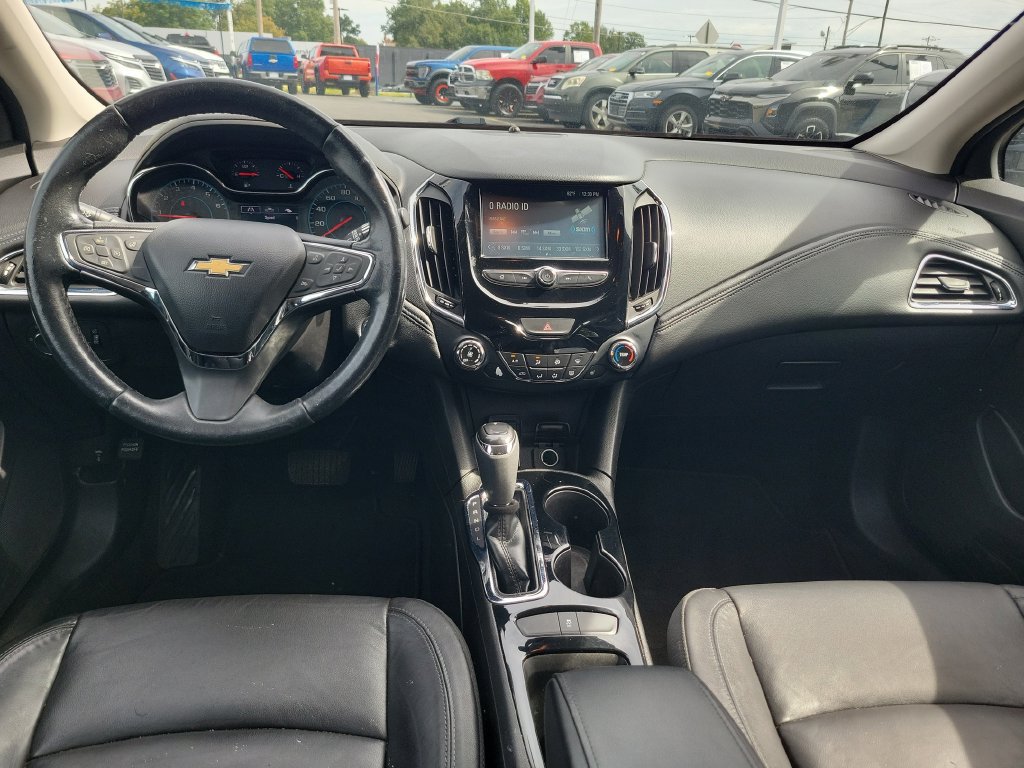Used 2018 Chevrolet Cruze Premier FWD image 10