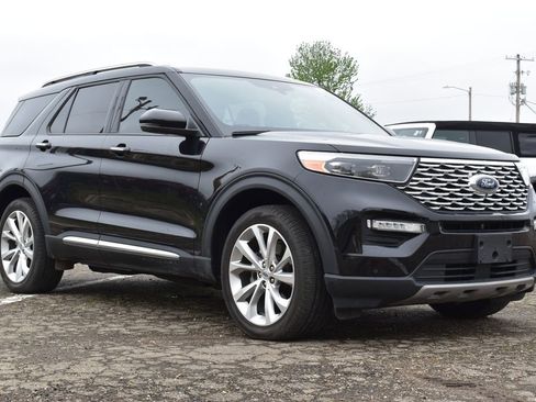 Certified 2023 Ford Explorer Platinum w/ Technology Package image 3