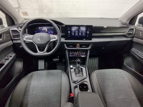 New 2025 Volkswagen Taos SE image 36
