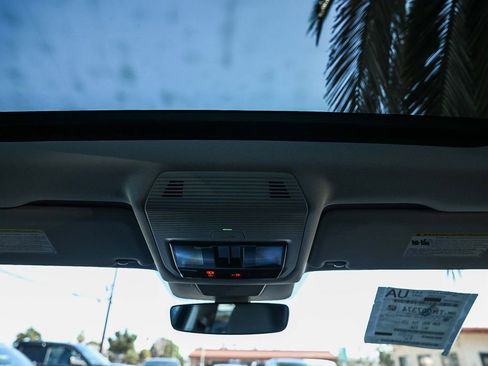 New 2026 Volkswagen Tiguan SE image 25