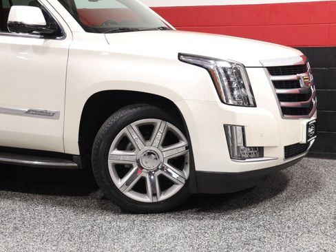 Used 2015 Cadillac Escalade Luxury AWD/4WD image 3