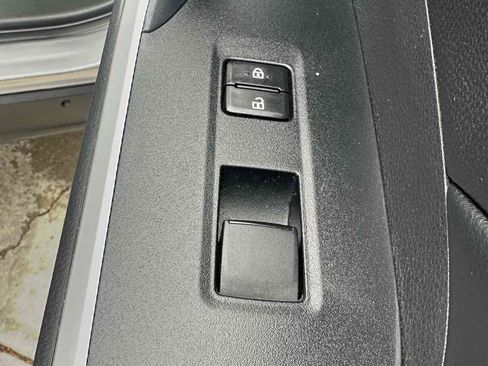 Used 2022 Toyota RAV4 LE AWD/4WD image 29