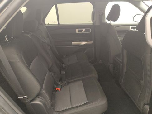 Used 2023 Ford Explorer XLT AWD/4WD image 19