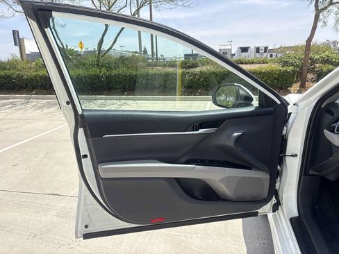 Used 2020 Toyota Camry SE w/ Carpet Mat Package FWD image 20
