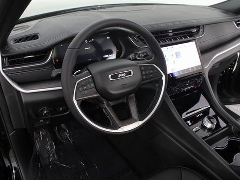 New 2025 Jeep Grand Cherokee L Limited w/ Black Appearance Package image 8