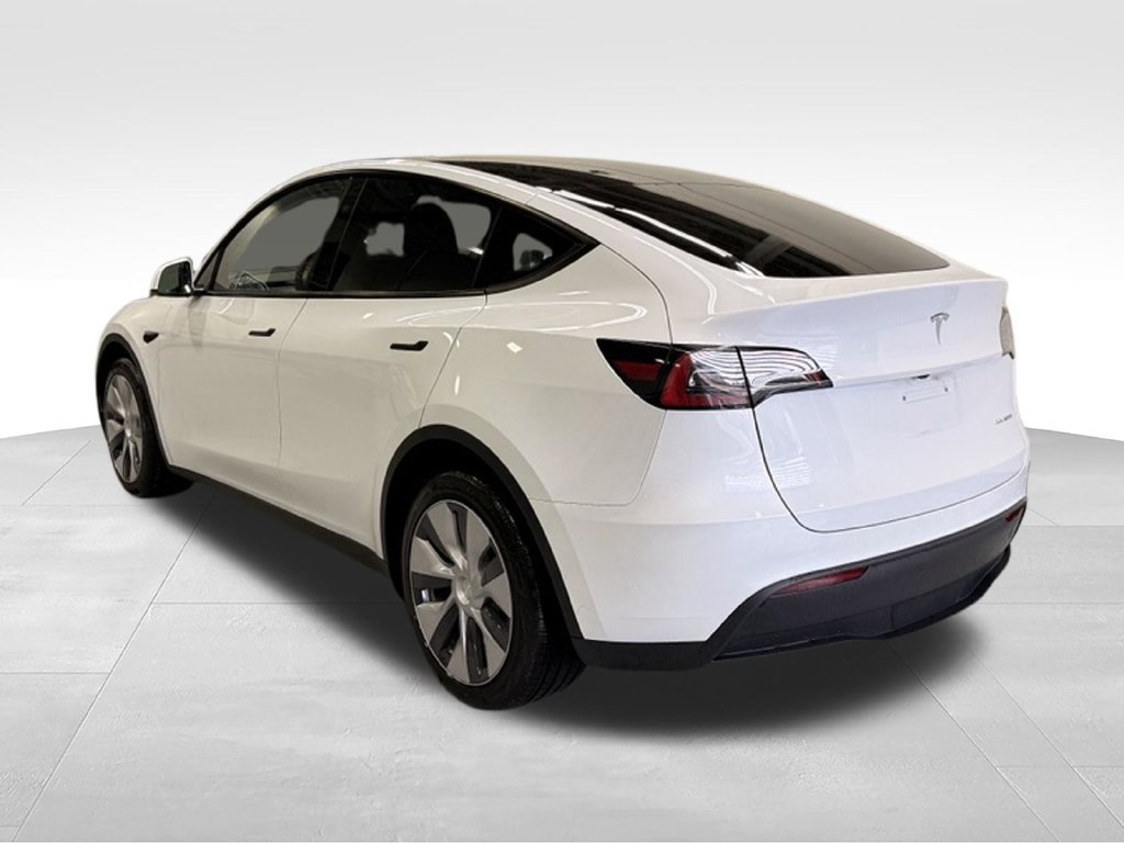 Used 2023 Tesla Model Y Long Range AWD/4WD image 3