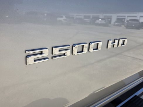 Used 2021 Chevrolet Silverado 2500 LTZ w/ LTZ Convenience Package image 13