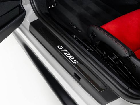 Used 2018 Porsche 911 GT2 RS image 30