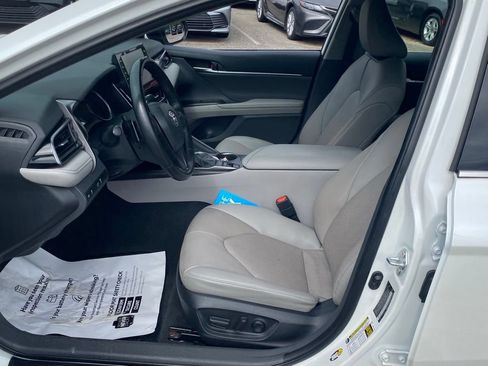 Used 2023 Toyota Camry XSE FWD image 6