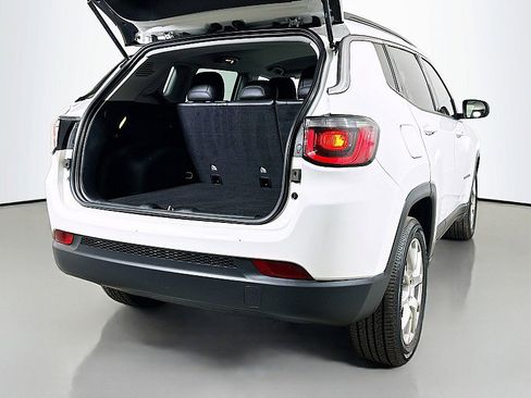 Used 2022 Jeep Compass Latitude image 23