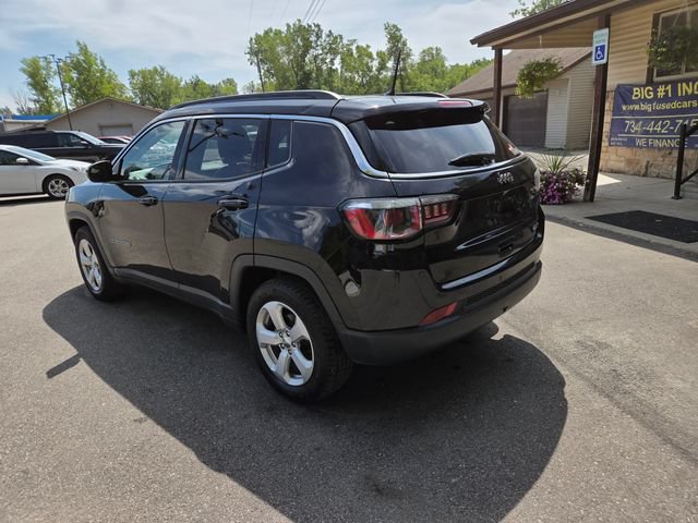 Used 2018 Jeep Compass Latitude w/ Cold Weather Group FWD image 4