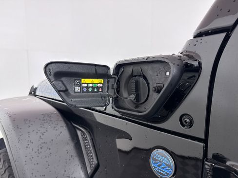 Used 2024 Jeep Wrangler Unlimited Rubicon 4xe image 27