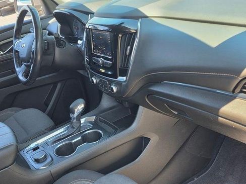 Certified 2021 Chevrolet Traverse LT FWD image 24