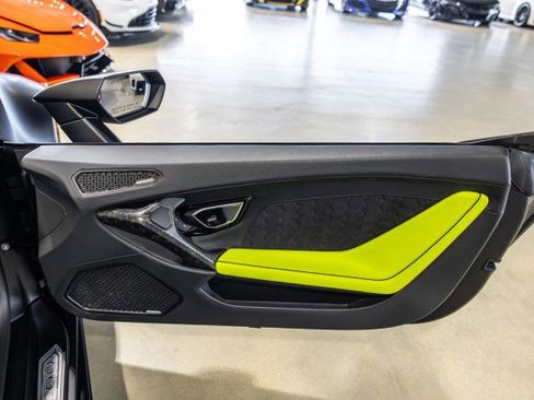 Used 2022 Lamborghini Huracan EVO RWD image 32