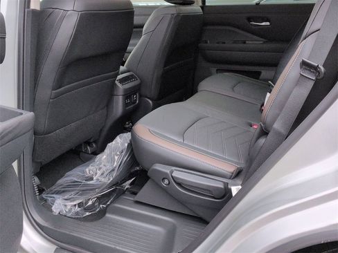 New 2025 Nissan Pathfinder Platinum image 19