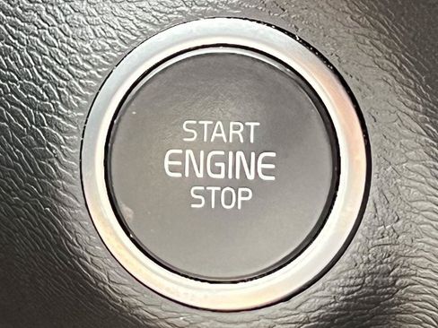 Used 2024 Volvo XC40 B5 Core AWD/4WD image 24