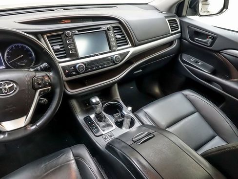 Used 2019 Toyota Highlander XLE image 15