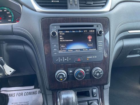Used 2016 Chevrolet Traverse LT w/ Style and Technology Package FWD image 16