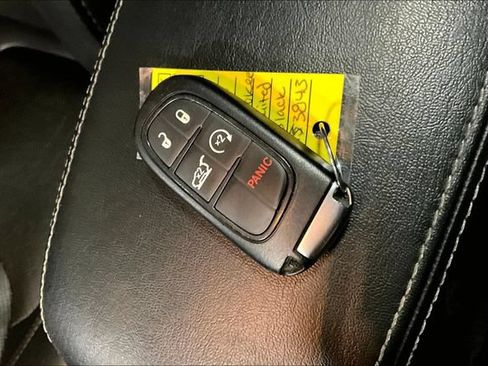 Used 2019 Jeep Cherokee Limited AWD/4WD image 30