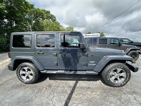 Used 2018 Jeep Wrangler Unlimited Sahara w/ Dual Top Group AWD/4WD image 2
