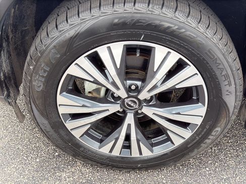 Certified 2023 Nissan Rogue SV w/ SV Premium B Package AWD/4WD image 9