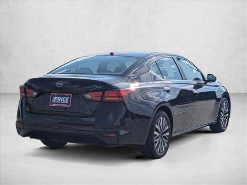 Used 2024 Nissan Altima 2.5 SV FWD image 5