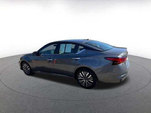 Used 2025 Nissan Altima 2.5 SV image 10