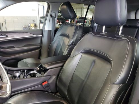 Used 2023 Jeep Grand Cherokee Limited AWD/4WD image 16