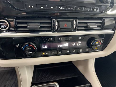 Used 2023 Nissan Pathfinder SL w/ SL Premium Package AWD/4WD image 17