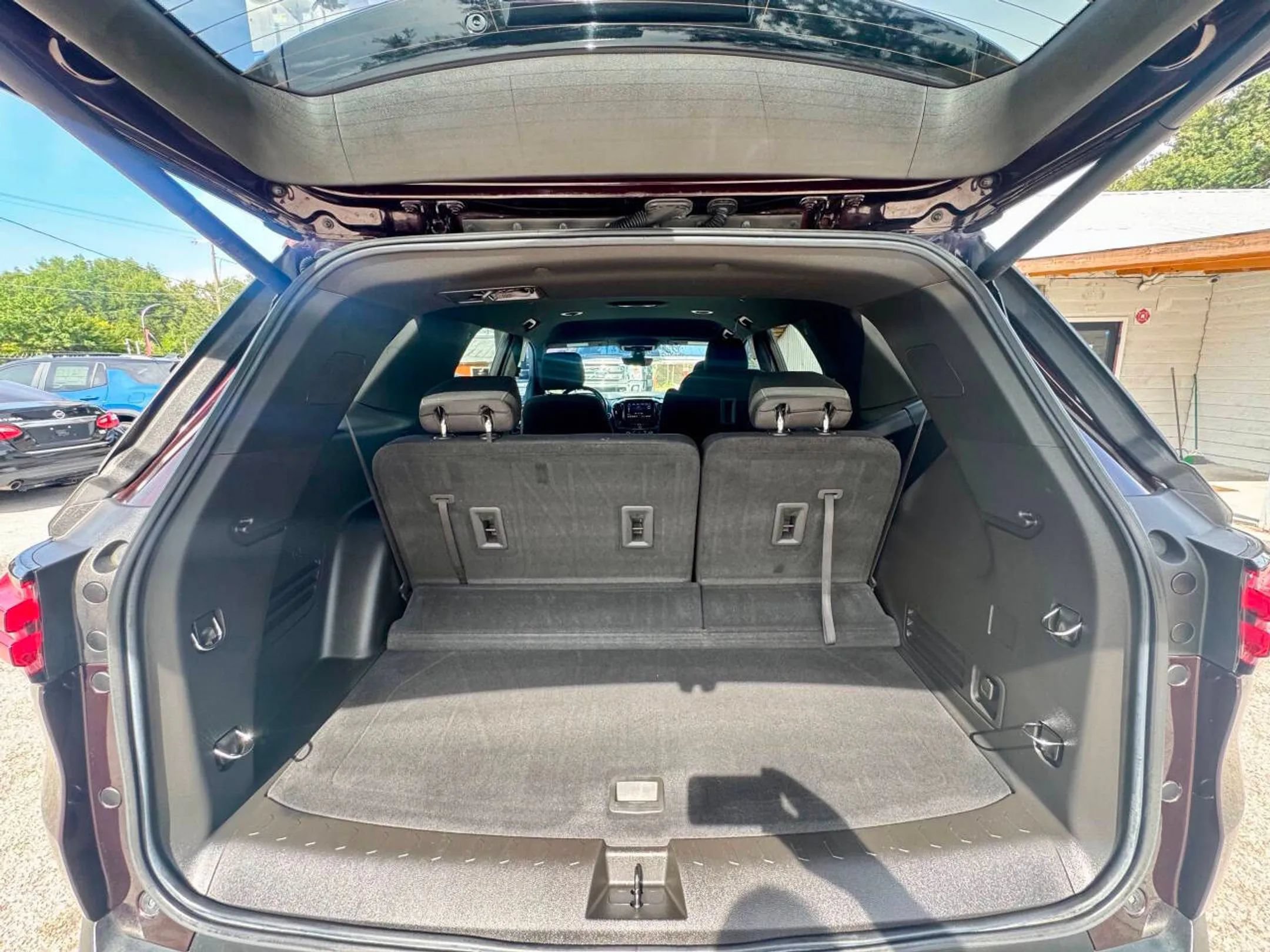 Used 2022 Chevrolet Traverse LT FWD image 19