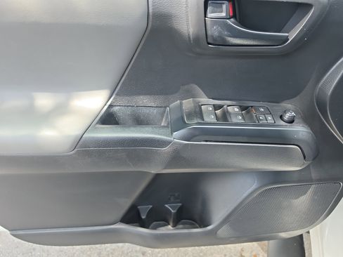 Used 2023 Toyota Tacoma SR AWD/4WD image 13