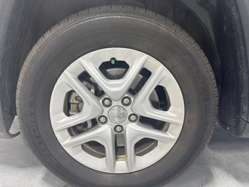 Used 2021 Jeep Compass Sport FWD image 11