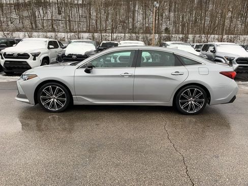 Used 2019 Toyota Avalon XSE image 35