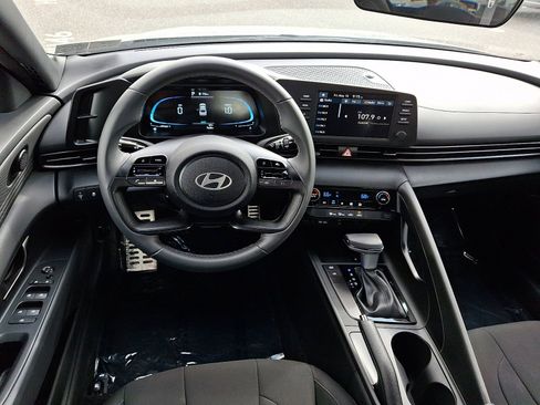 Certified 2025 Hyundai Elantra Sport FWD image 11