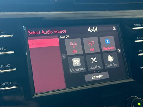Used 2018 Toyota Camry SE w/ Moonroof Package FWD image 18