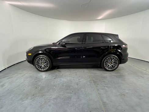 Used 2023 Porsche Cayenne AWD/4WD image 2