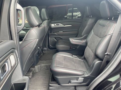 Used 2025 Ford Explorer ST AWD/4WD image 37