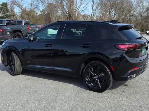 Used 2025 Buick Envision Sport Touring image 2